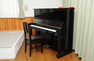 別館オーロラ館-ピアノもあります